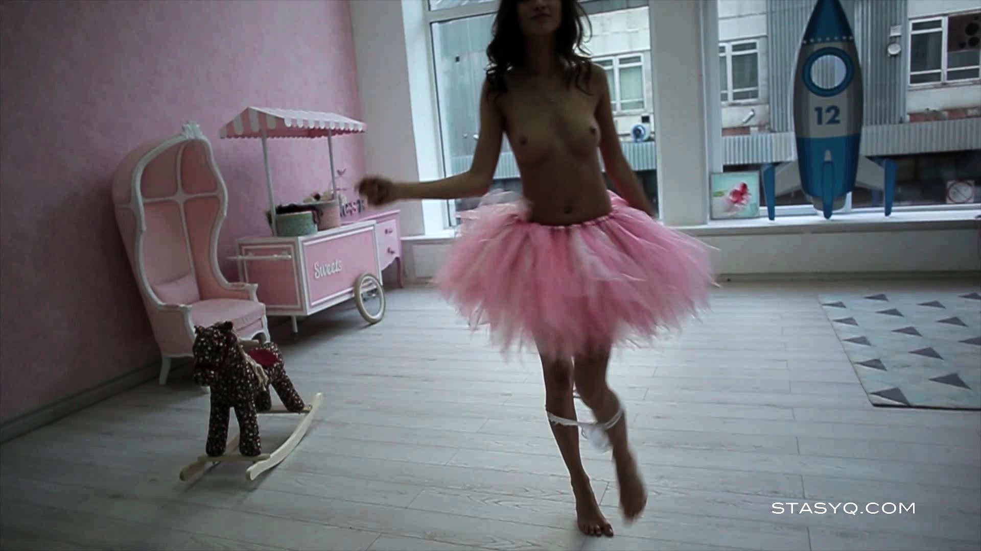 Free Mobile Porn - Sveta Dancing Wearing A Pink Tutu Dress - 3362073 - IcePorn.com